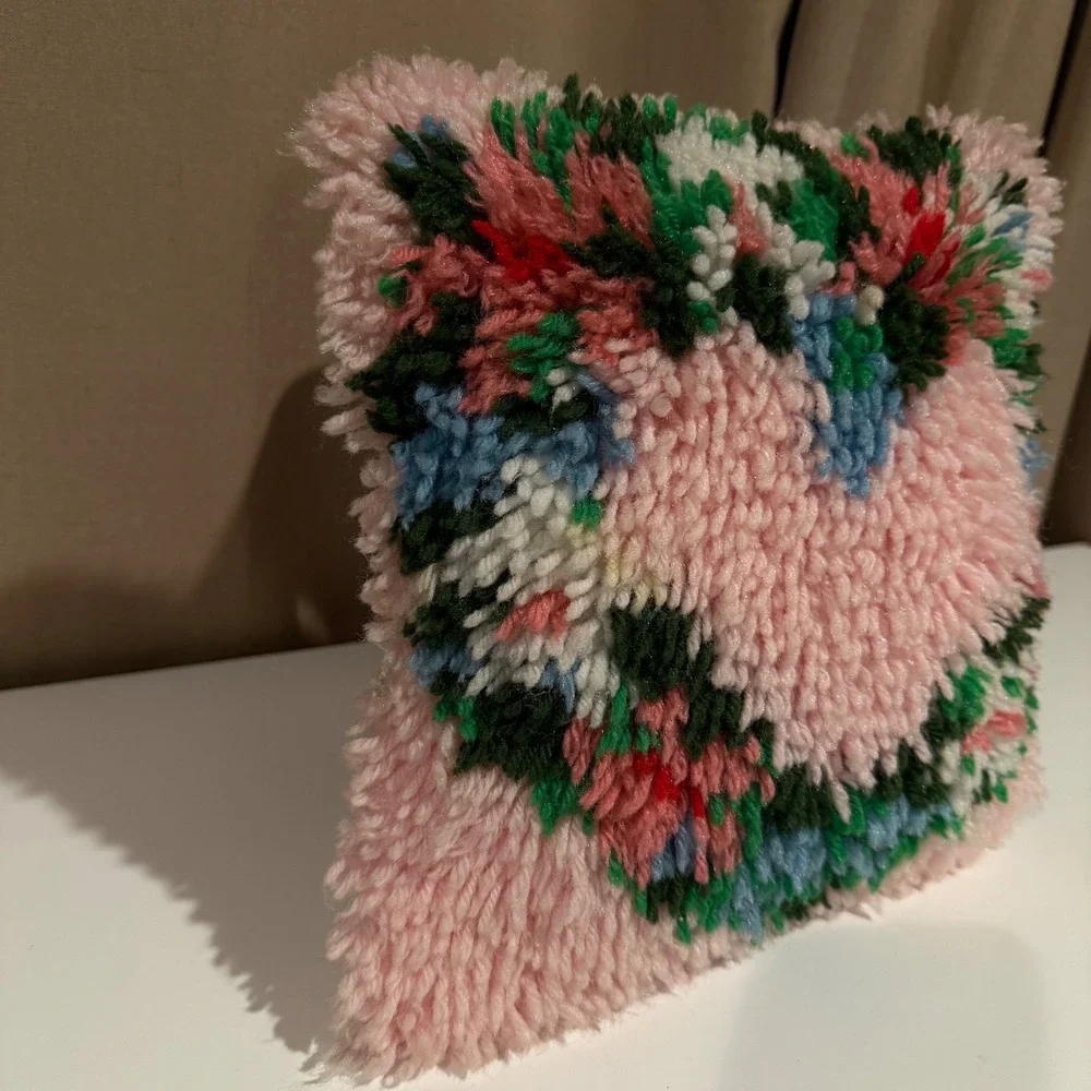 Vintage Handmade Latch Hook Heart Pillow Pink Shaggy Retro Boho Decor Floral‎